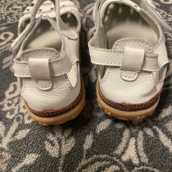 OWLKAY Stride Harmony Hollow Womens White Leather Hook Flat Sandal 8.5/41 - Picture 6 of 9